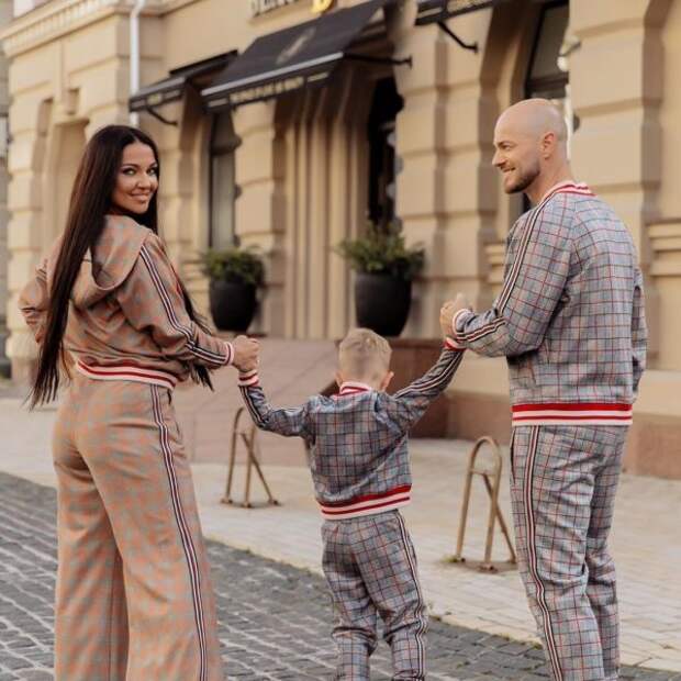 Влад Яма с женой и сыном