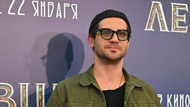 Богатырев появился на публике с новой спутницей после развода с Арнтгольц