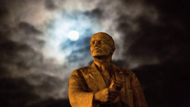 Памятник В.И. Ленину. Архивное фото