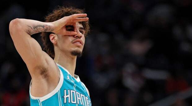 lamelo ball on court running red lights