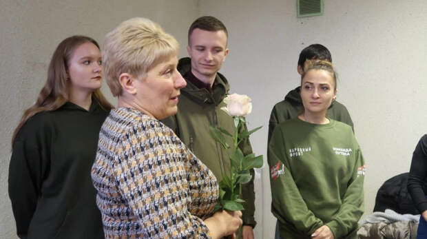 Молодёжное крыло Народного фронта вместе с бойцами СВО поздравляет мам страны