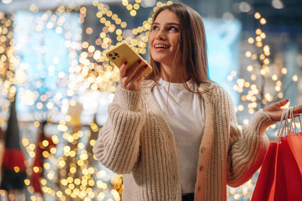 Треть опрошенных россиян потратят до 3 тыс. рублей на новогодние наряды