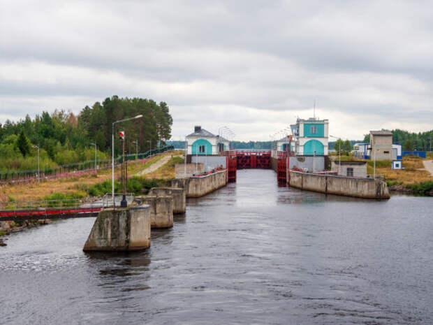Беломорско-Балтиийский канал (сокращённо Беломорканал, ББК, до 1961 г. - Беломорско-Балтийский канал имени Сталина)