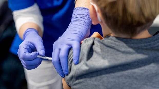 Минздрав разрешил проведение третьей фазы исследований «КовиВака» с участием детей