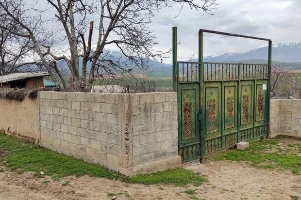 Дом где жил Фаридун**. Фото: Григорий КУБАТЬЯН