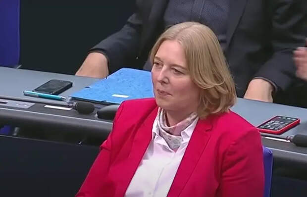 Президент парламента ФРГ считает, что союзникам Киева пора обсудить варианты мирного урегулирования конфликта