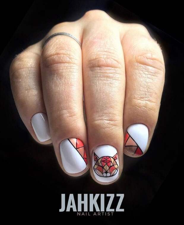 Маникюр с геометрическими животными фото 12