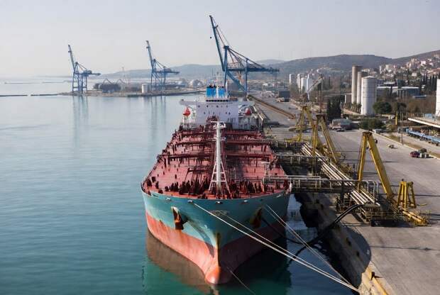 Багдад продлил с Эрбилем соглашение о поставках нефти через турецкий порт