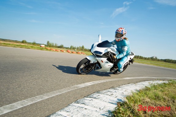 011_moto_1111_024
