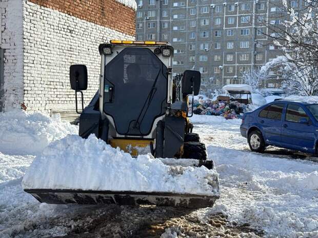 В Майкопе расчищают пути для мусоровозов, чтобы вывоз отходов был беспрепятственным