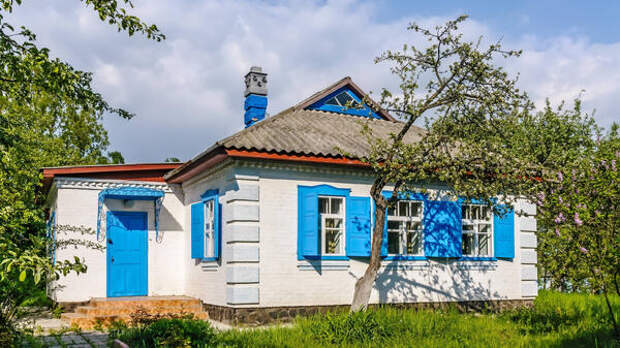 Кровати тут не место: астролог дала 5 советов для дачи, которые перевернут ваш отдых