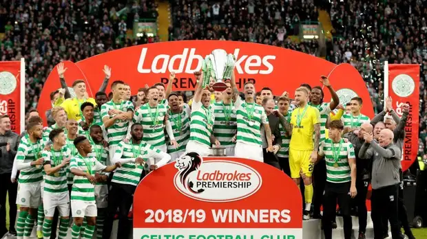 «Селтик» в девятый раз стал чемпионом Шотландии по футболу после досрочного завершения сезона