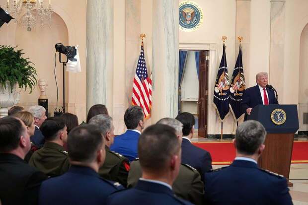 Трамп: США не будут импортировать нефть через Ормузский пролив