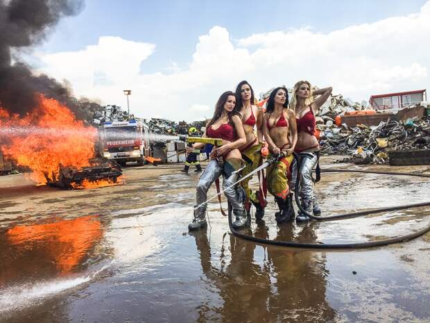 Девчонки — огонь: как снимали календарь FireGirls-2017 с сексуальными пожарницами