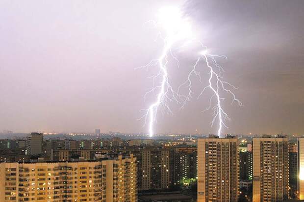 В Москве объявлен «желтый» уровень опасности из-за грозы до утра среды