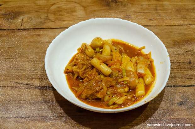 Токпокки с кислым кимчи: корейская классика дома