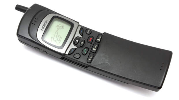 Nokia 8110 (1996).