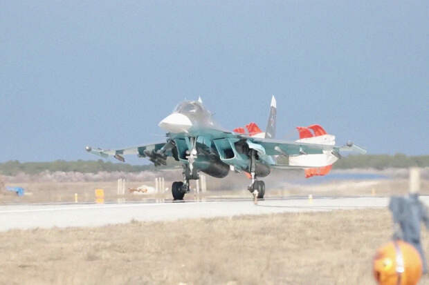 Минобороны России: экипажи Су-34 ударили по опорному пункту и живой силе ВСУ