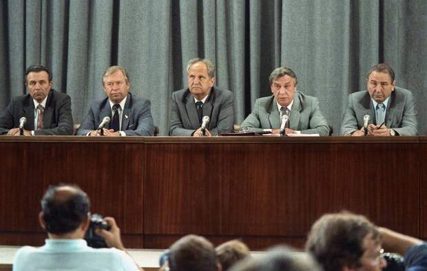 Большинство россиян считают события 19-21 августа 1991 года трагедией