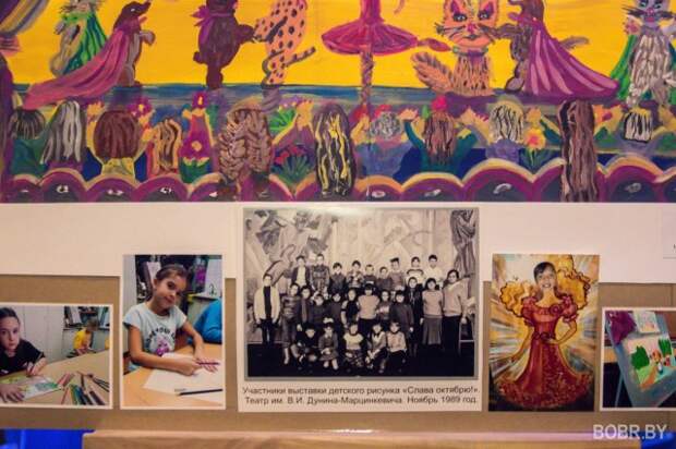 Изостудия ´Радуга´ собрала учеников и их родителей в театре.