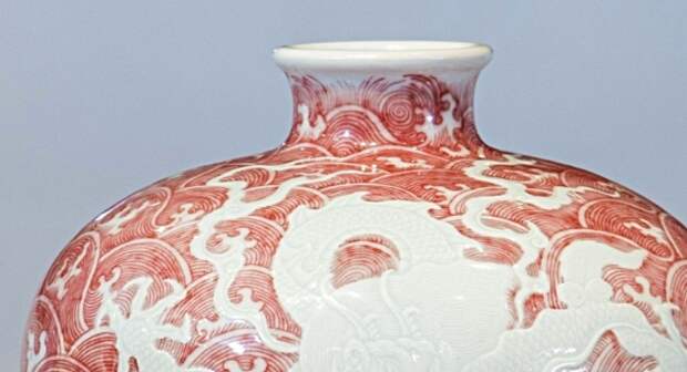 Китайская ваза-дракон XVIII века возглавила весенний аукцион Christie’s за 10 миллионов долларов США