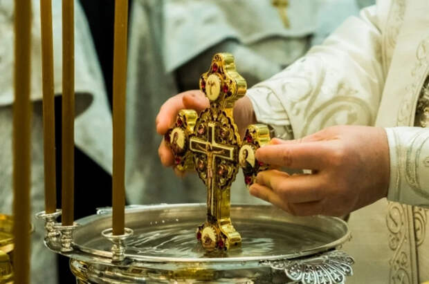 Священник сказал, что нельзя ни в коем случае делать со святой водой