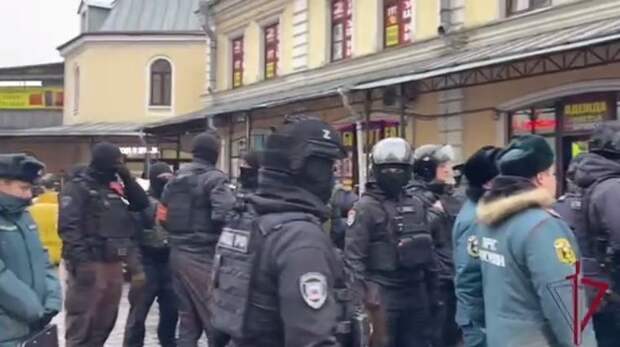 Главное за день в Петербурге 14 ноября: рейд на Апраксином дворе, перекрытие КАД и работы на станции «Горный институт»