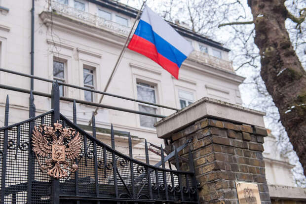 Посольство России: Лондон пытается подорвать процесс украинского урегулирования