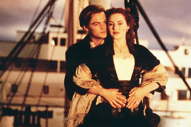 Леонардо ДиКаприо и Кейт Уинслет в кадре из "Титаника"
