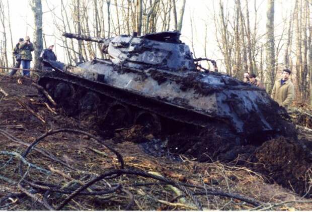 Подъём танка Т-34-76 из озера Жарки в 1998 году Великая Отечественная Война, танк Т-34-76