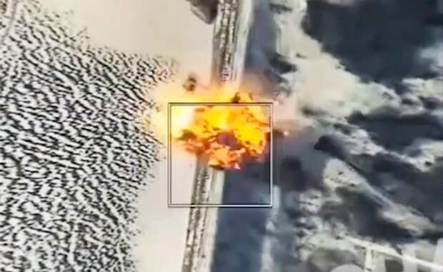 На Константиновку полетели ФАБ-3000: Так жестко врага еще не утюжили, разбит мост, детонируют склады