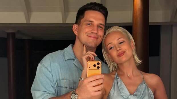 После объявления о тайной помолвке Клава Кока опубликовала фото в белом платье