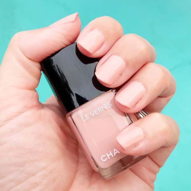 chanel-fall-2020-nail-polish-egerie-review