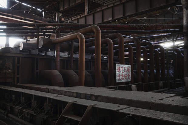 Ввиду утери интереса к отрасли многие фабрики и заводы превратились в заброшки / Фото: loveopium.ru