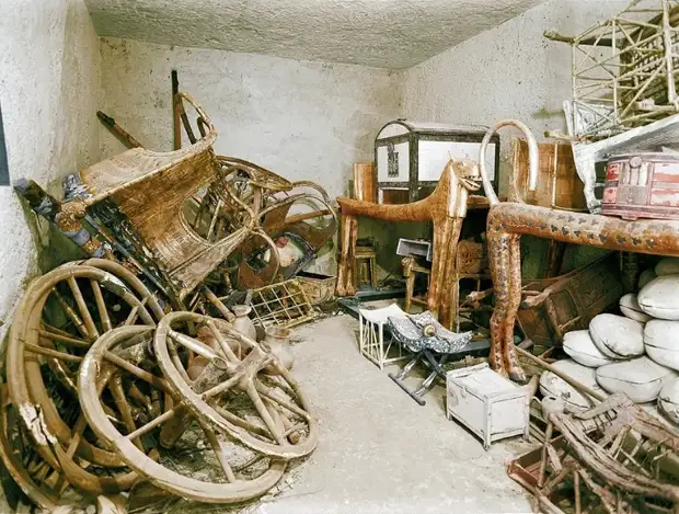 Камбоджа. Храм Байон в Ангкор-Томе - столице кхмерской империи - до реконструкции.