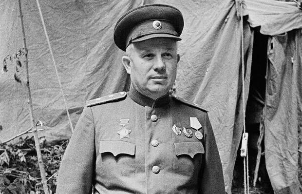 Ел хорошо, воевал плохо. Маршал Жуков о Хрущеве в годы войны.
