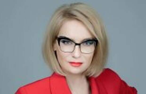 Шоу-бизнес: 3 года скрывала развод, а теперь продвигает и рекламирует нового возлюбленного: Как живёт Эвелина Хромченко в свои 55