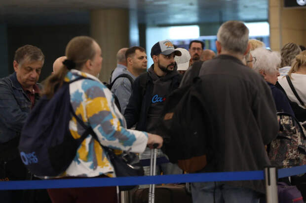 В Пулково за ночь отменили и задержали более 60 рейсов