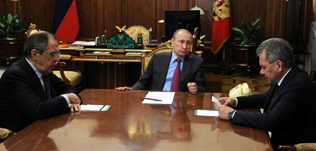 Владимир Путин проводит совещание с С.Лавровым и С.Шойгу