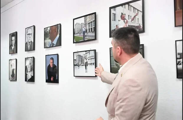 Памятная выставка: в Тюмени проводится мероприятие в честь 80-летия Владимира Жириновского