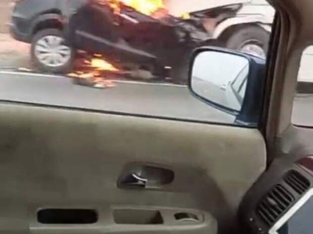 Легковушка влетела в фуру под Читой и загорелась