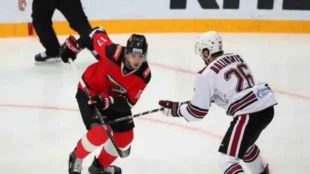 «Авангард» расторг контракт с хоккеистом Щербаком