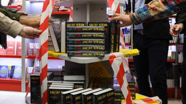 Книги Пелевина, Симоньян и Кобейна будут маркировать из-за упоминаний наркотиков