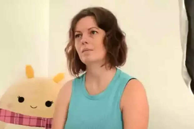 LADBible:британка не может выйти на работу из-за большого размера груди