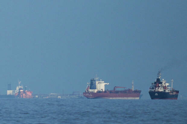 Кораблям ВМС любых стран по-прежнему запрещено пересекать Ормузский пролив