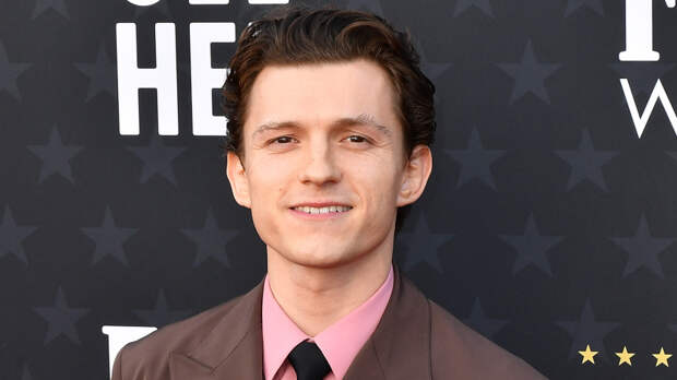 Любовный треугольник: Зендея и Сидни Суини поссорились из-за Тома Холланда