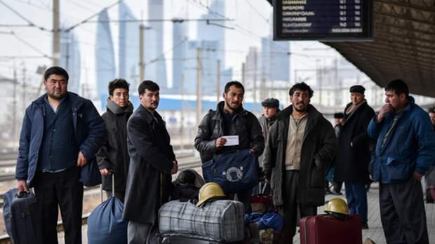 "Скоро мы все уедем": почему таджикские приезжие обиделись на просьбу содержать свои семьи за свой счет