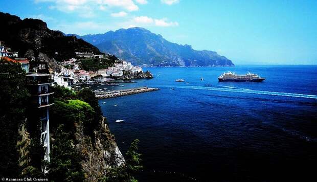 30. Компания Azamara Club Cruises предлагает различные круизы, и один из самых популярных - путешествие вдоль живописного побережья Амальфи на юге итальянского полуострова Сорренто красиво, красивые места, круиз, круизы, мир, паром, путешествия, фото