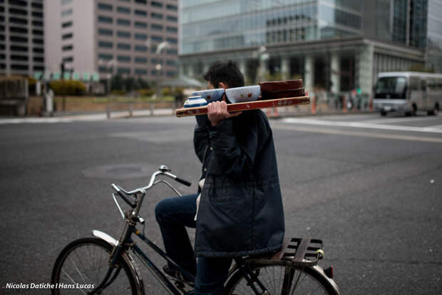 japan-street-photography-101-580a0123dc28c__880