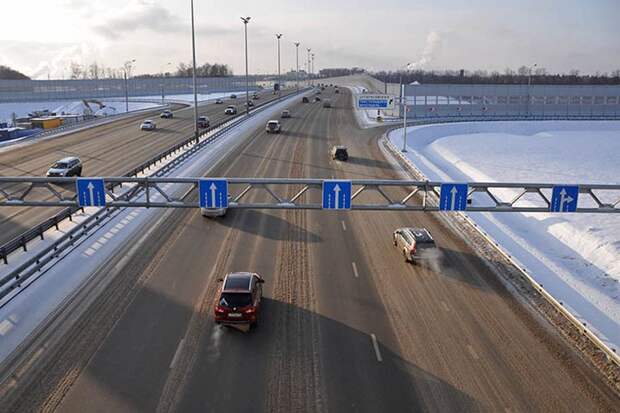 Движение на Ленинском проспекте восстановили после ДТП с КамАЗом